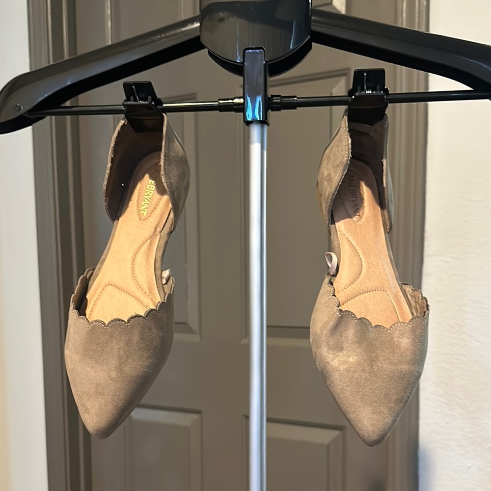 Beige Scalloped Women's Flats